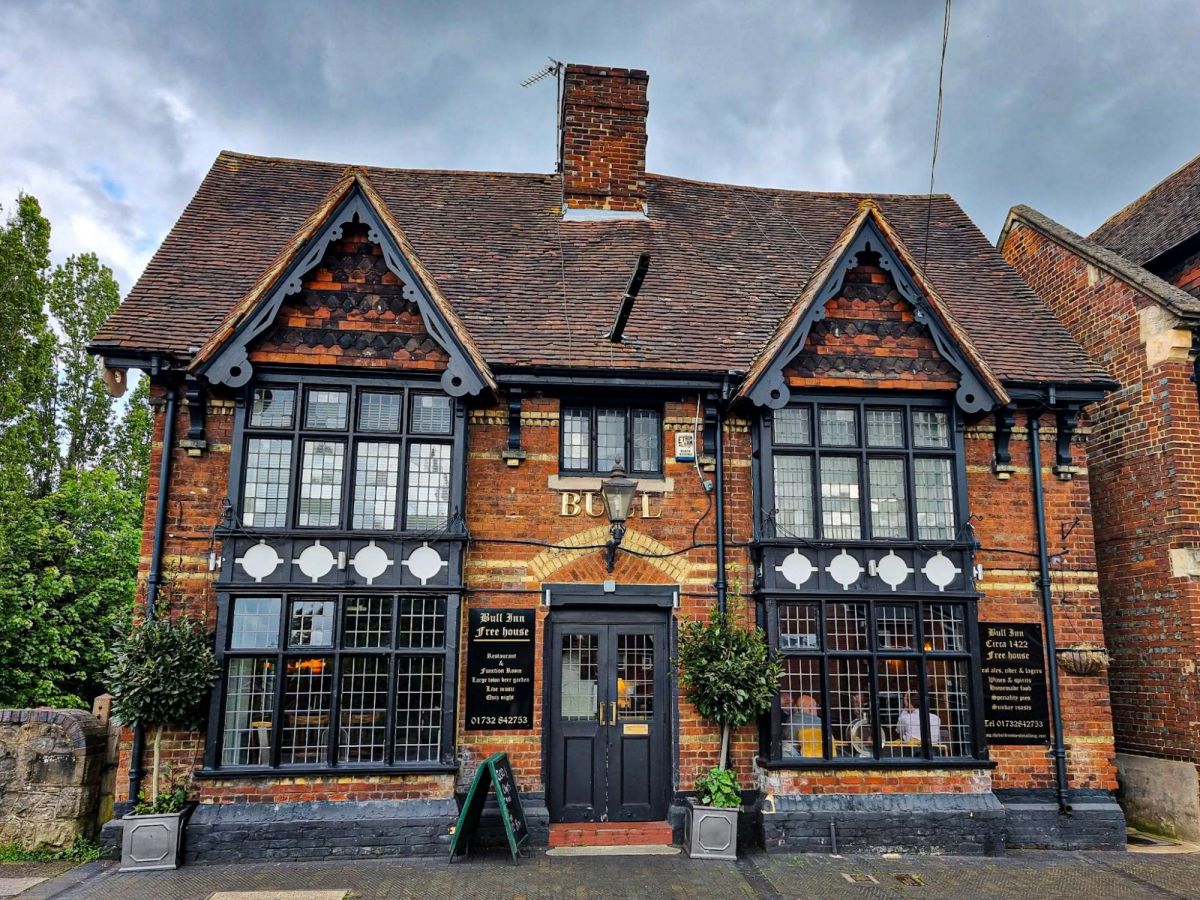 Beer & Dickens Hike: Maidstone to West Malling